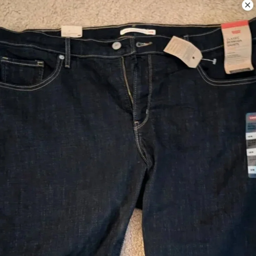 Levis Shorts - Picture 2 of 3